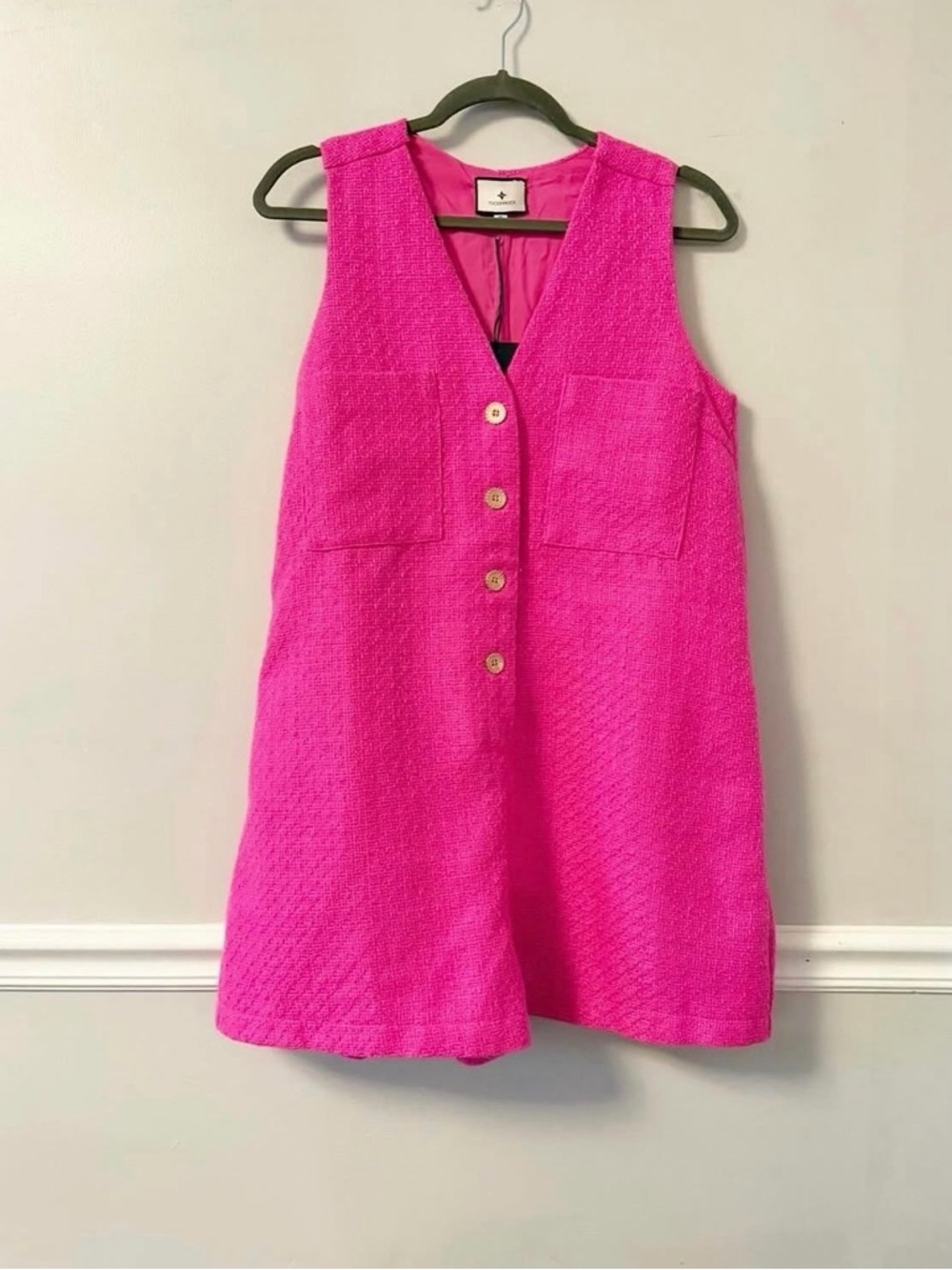 Tuckernuck Hot Pink size medium brand new with tags
